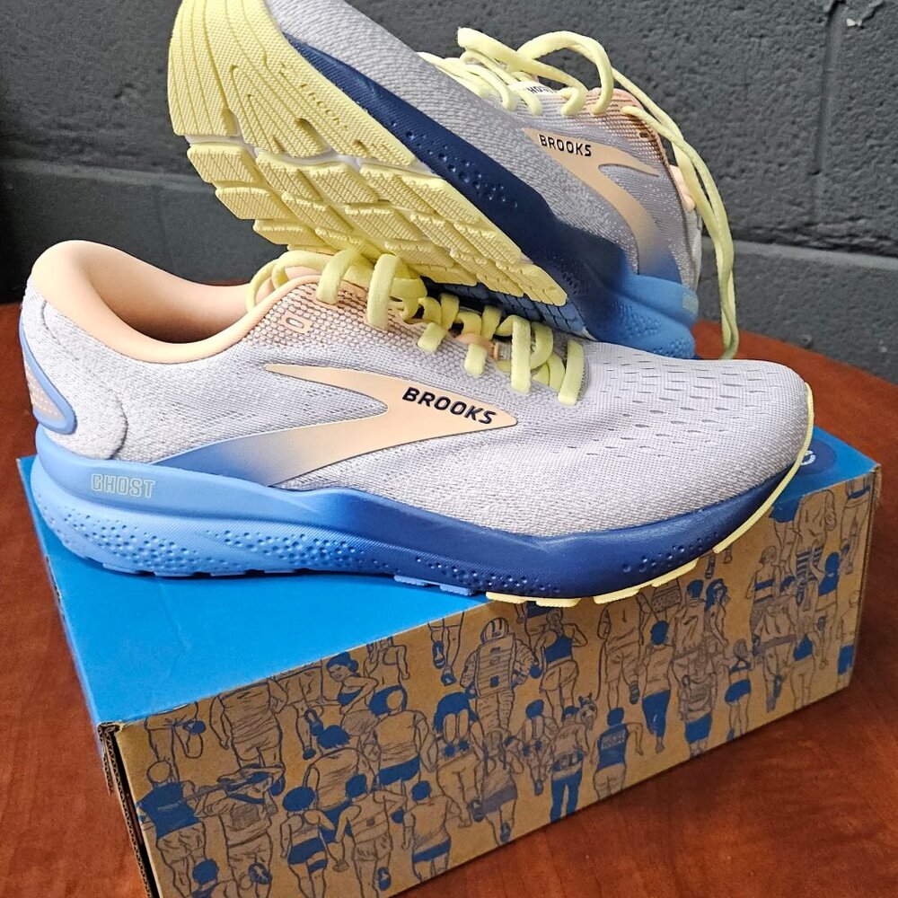 Brooks Ghost 16 Women's Running Walking shoes - Size: US 11 Medium width